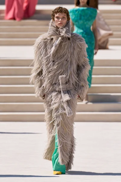 Look 14